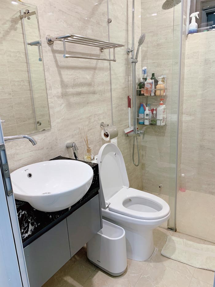 Phòng vệ sinh các tầng với thiết kế phòng tắm kính